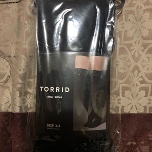 Thigh high socks w/bows